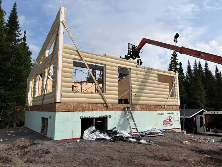 Construction de bâtiment résidentiel, commercial ou industriel, du plan à la finition.